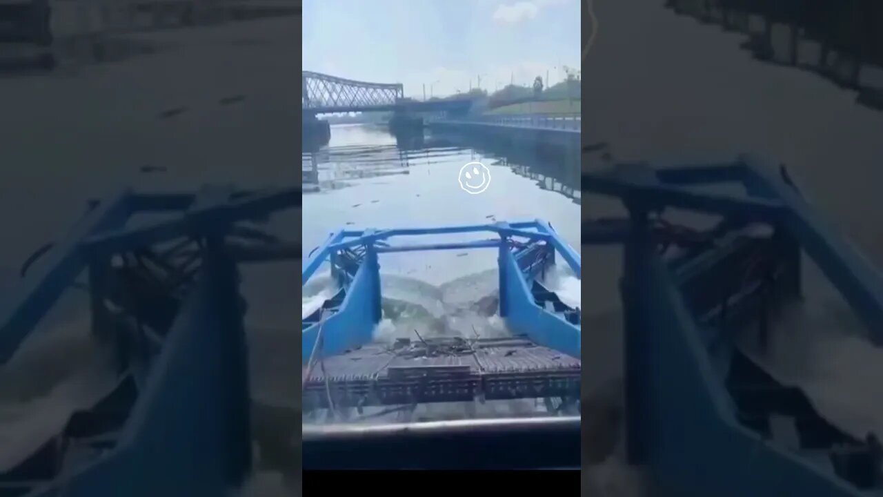 Проще всего чистить воду💦 в мире с помощью вот такой машины🧐