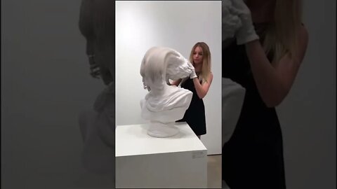 Statue illusion