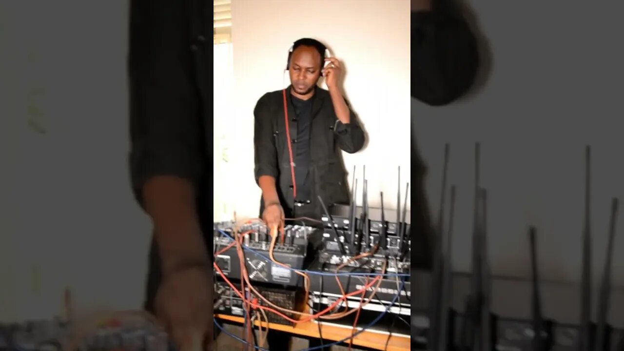The DJ gets the bride off the floor🙌 the bride dances wonderfully Patrick & Salah Wedding