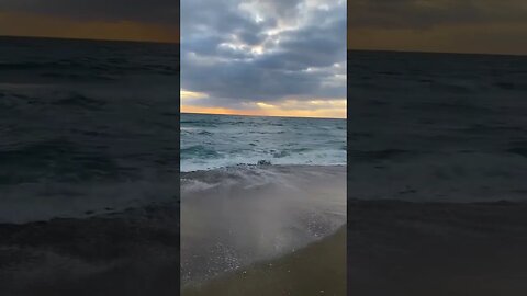 Sounds of waves crashing at Jensen Beach, Florida during sunrise (asmr) #shorts