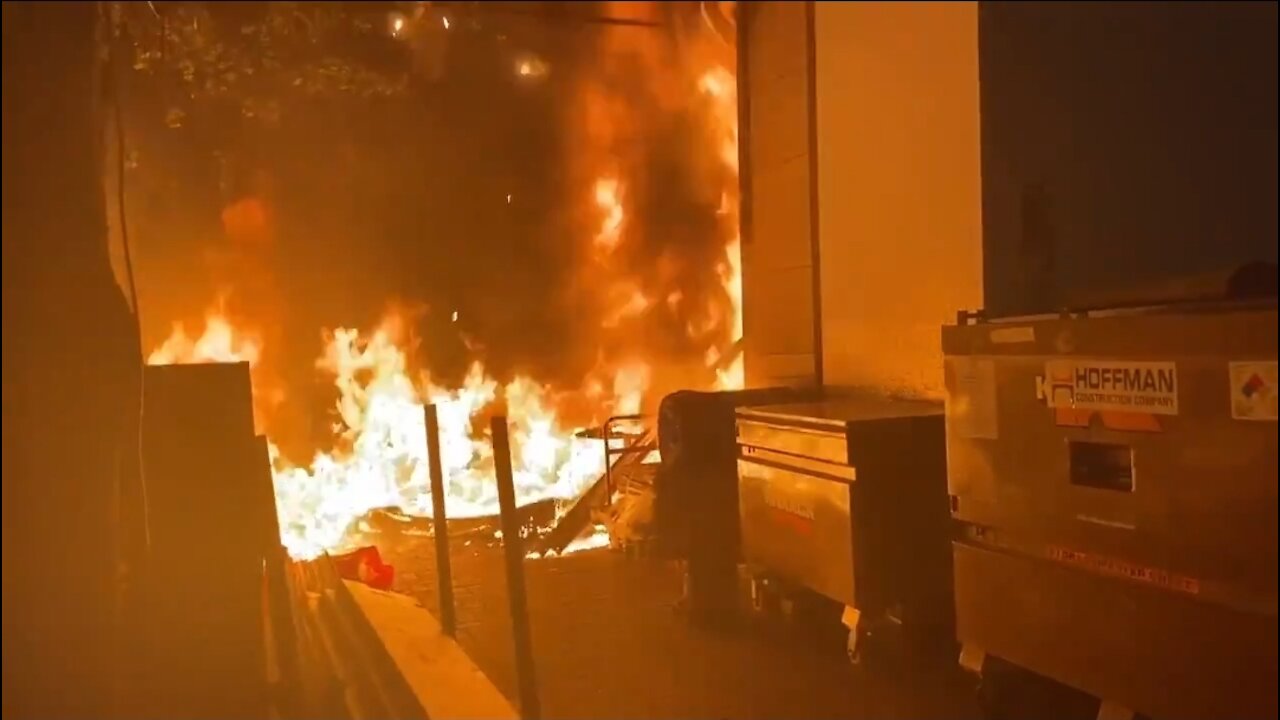 Portland Antifa Set Fire To Apple Store