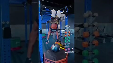 It’s okay to body shame men 👑