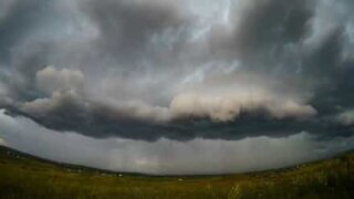 La formation d'une tempête filmée en vidéo accélérée