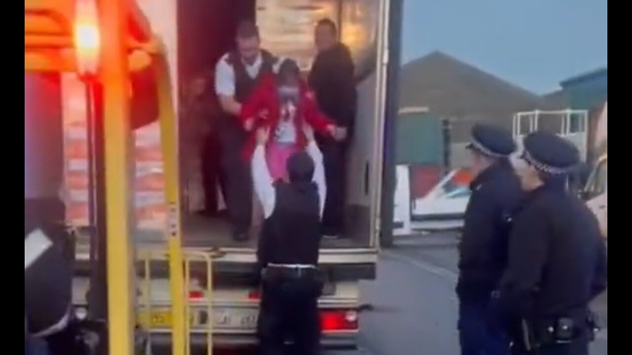 NEVER Reported on MSM - Children Being Rescued From The Back of a Lorry in London - HaloNews