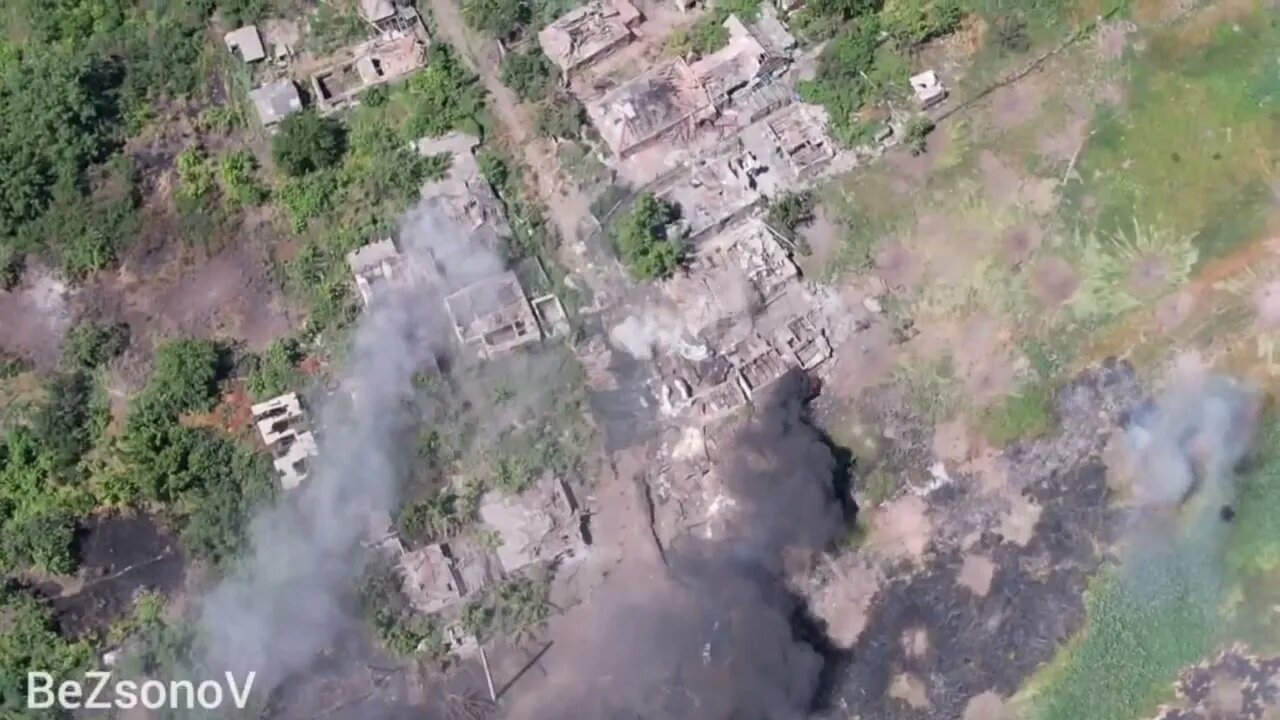 🇷🇺🇺🇦DPR Artillery Continues To Destroy Ukrainian Positions In The Village Of Maryinka