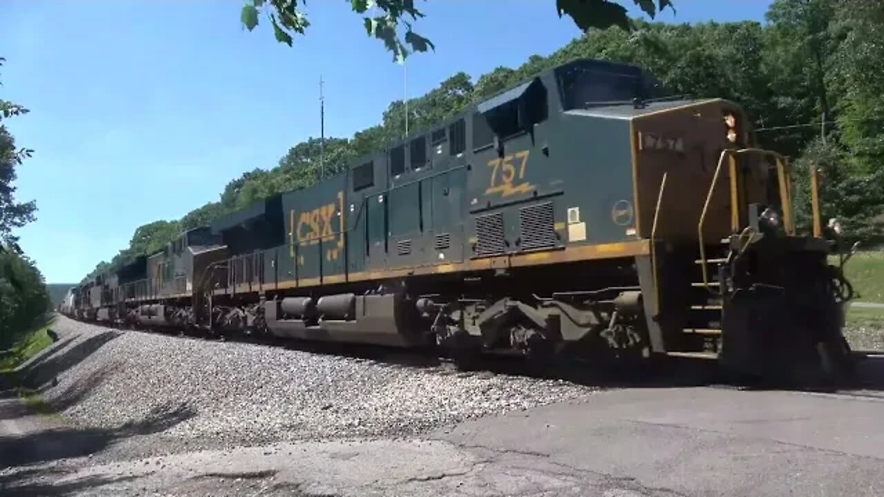 Lots of power on this mix/intermodal at Philson