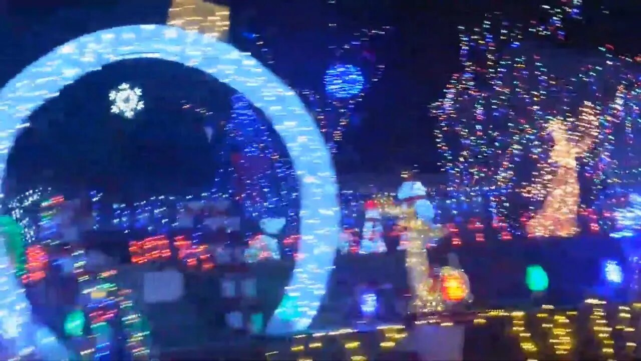 Awesome Christmas Lights on Candy Cane Lane!