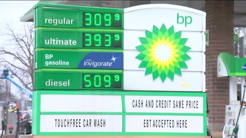 Gas prices hit new lows, experts say downward trend could continue