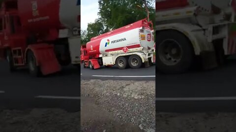 tikungan tajam || truk pertamina