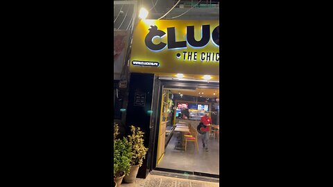 Clucky’s burger