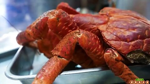 A kilo of coconut crab! It's fun to open a crab shell. Food4