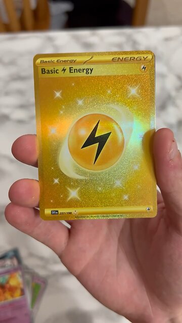 PULLED GOLD! 🔥 #pokemon #pokemoncards #pokemontcg