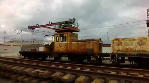 Заброшенная и разукомплектованная дрезина (мотовоз) ДГКУ