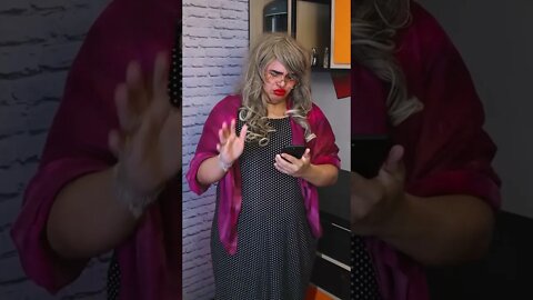 mães usando o celular versão séries da Disney 😂 quem tem a mãe assim comenta aqui kkkkk #shorts