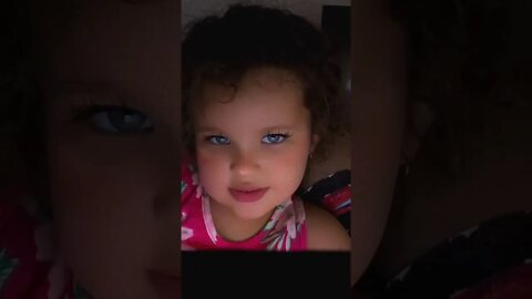 BRINCANDO COM O FILTRO DE MAQUIAGEM INFANTIL - PLAYING WITH THE CHILD MAKEUP FILTER MEMEL BRINCANDO