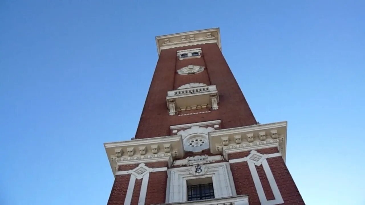Visitando la torre Ader en Carapachay