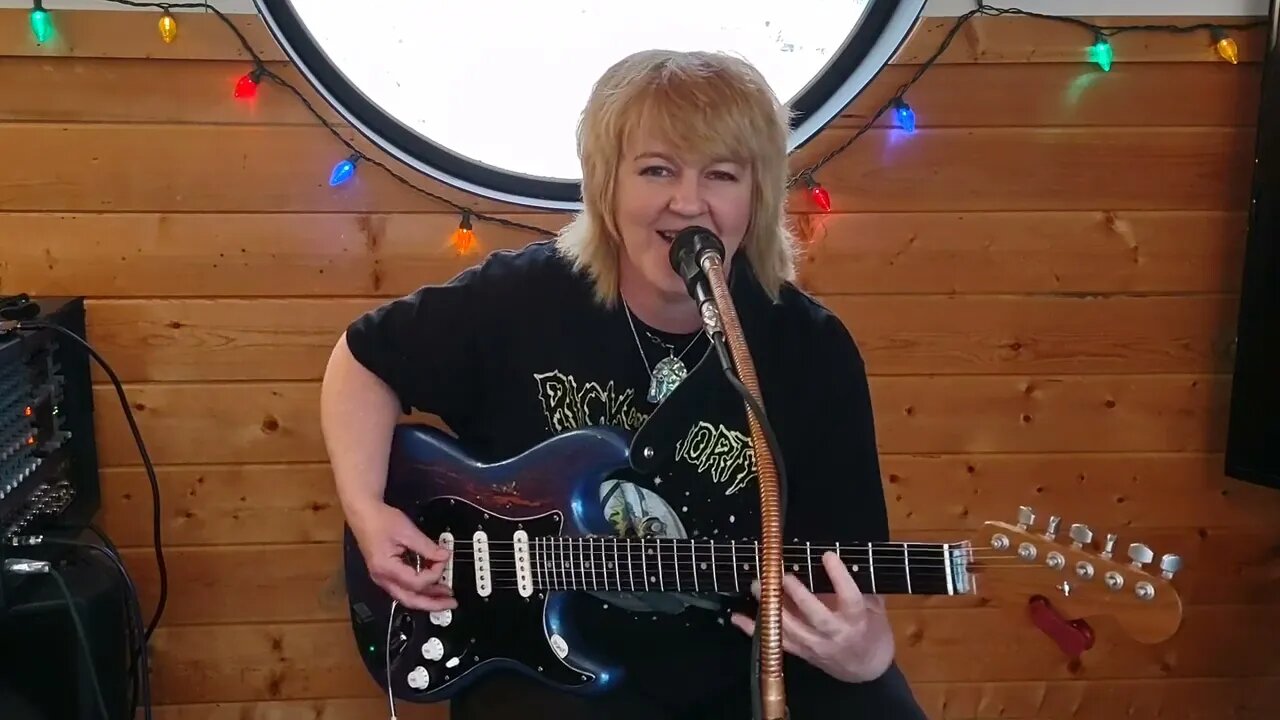 Tush- ZZ Top cover by Cari Dell- Female lead guitarist from Austin, Texas