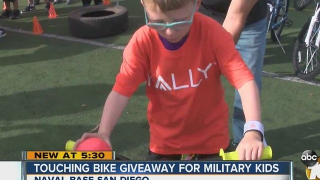 Chargers RB Melvin Gordon teams with organization to give bikes to military children