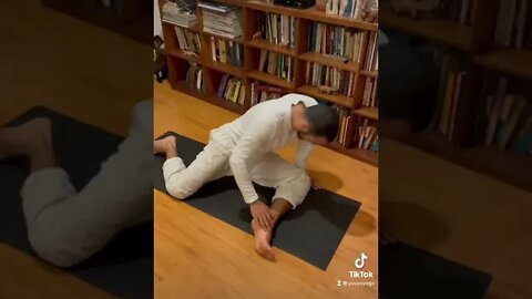 How To Bring Your Foot Behind Your Head In 3 Weeks