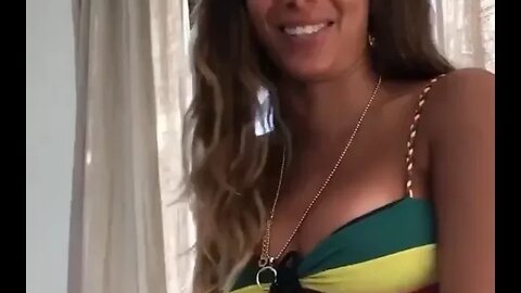 ANITTA NA COZINHA [ CANTORA ANITTA COZINHANDO ] ANITA !