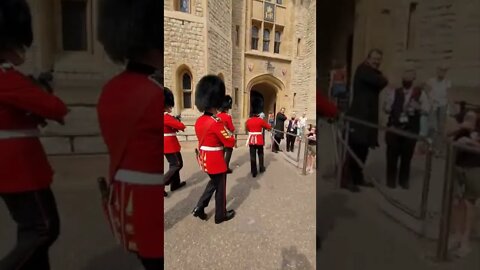 The Queen's Guard steps over the fence #toweroflondon