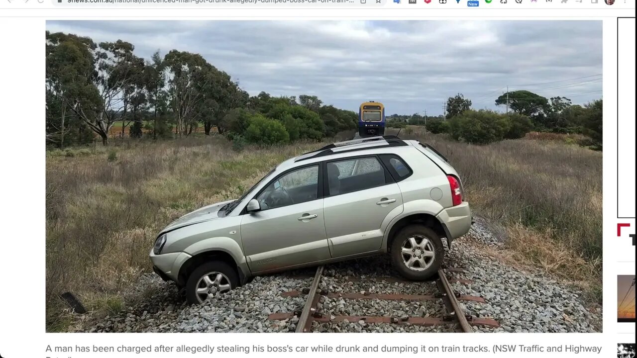 據稱，無證醉酒司機偷了老闆的車，把它停在火車軌道上