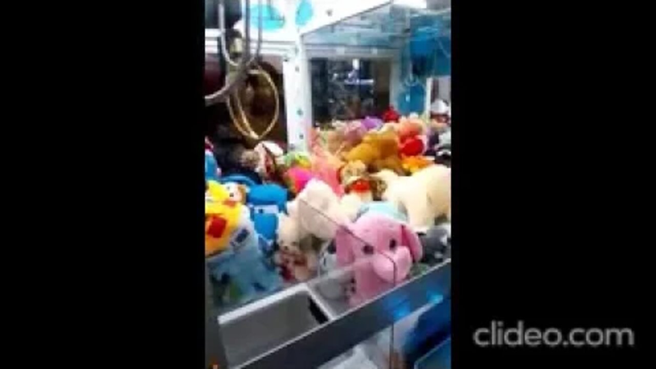 estou peganbdo urso pelucia na maquina completo