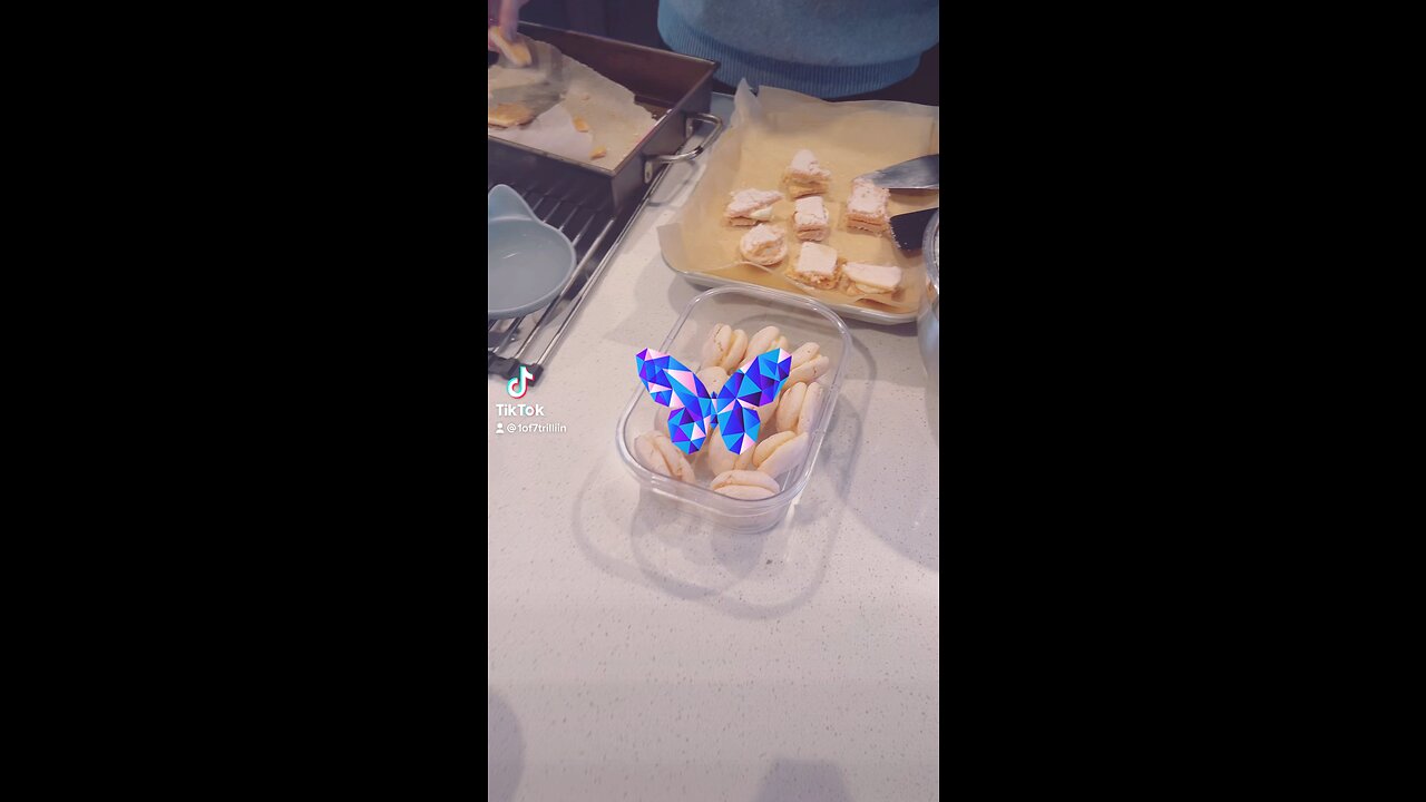 OMG, ate before getting cooler๐ฉ๐๐
#macarons