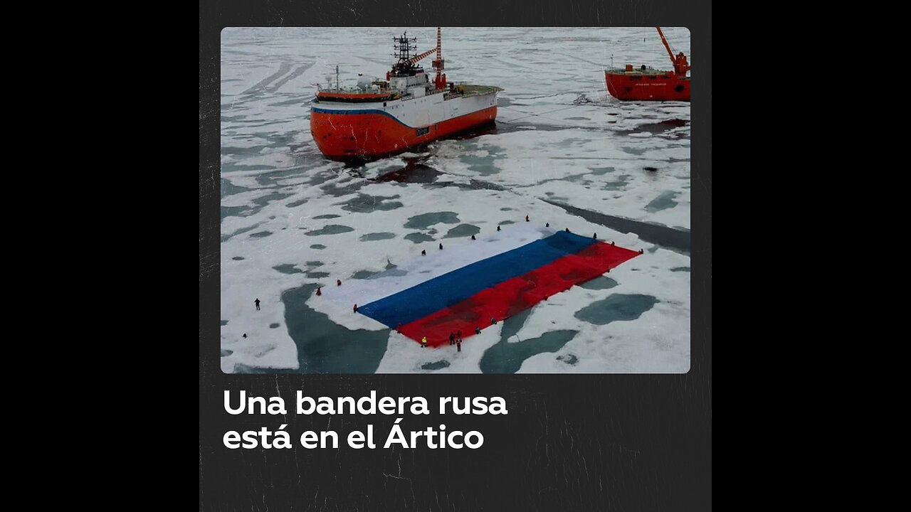 Una tricolor rusa fue desplegada sobre el hielo del océano Ártico