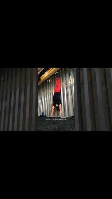 Obsérvame Intentar mi Primera Handstand Push-up (Flexiones de Cabeza) 😤