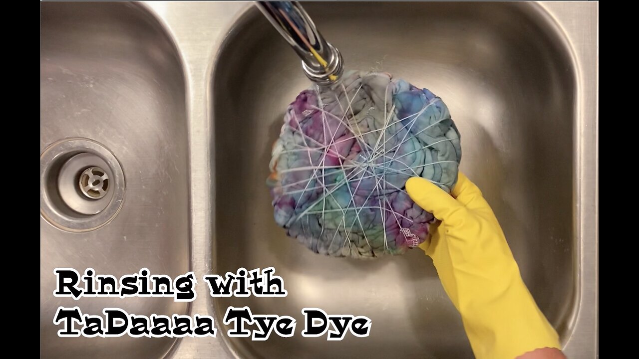 Rinsing Tie Dye with TaDaaaa Tye Dye: Kirkland Tee XL Symmetrical Smoosh