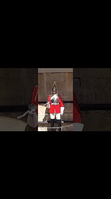 Stand back from the arches 3 videos in one #horseguardsparade