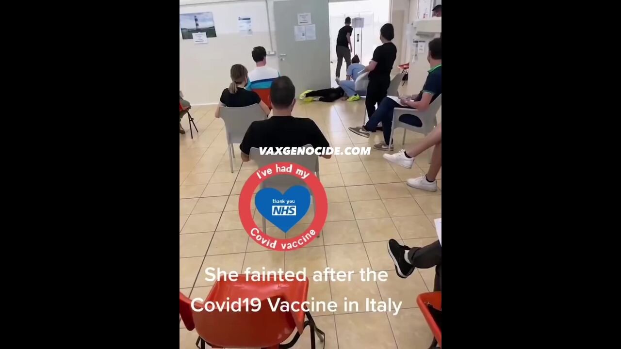 🇮🇹 Italy: A Woman Collapsed To The Floor After Receiving The Experimental Injection 💉