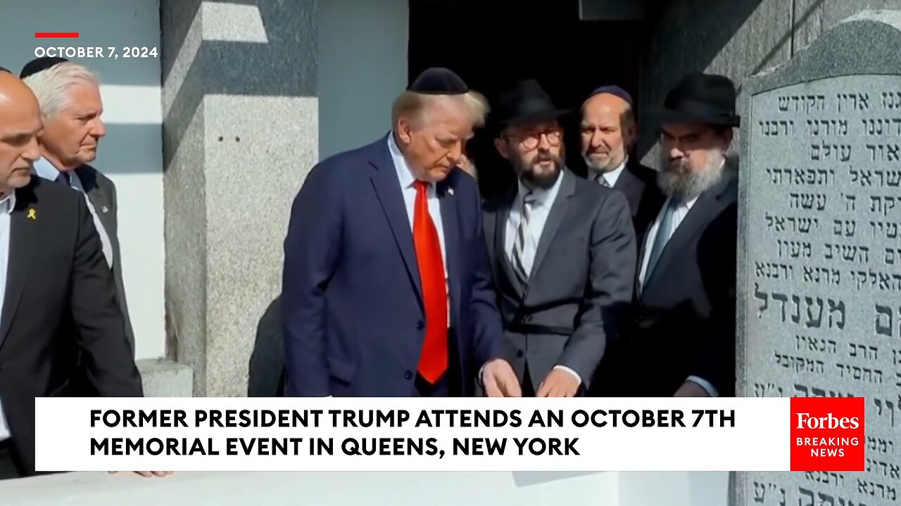 Trump prays at the tomb of Lubavitcher Rebbe Schneerson in Queens, New York