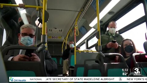 Doctors and disability advocates urge people to wear masks on public transit