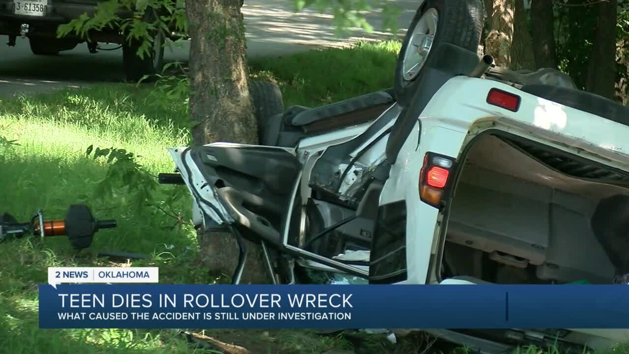 Teen girl dies in rollover crash in Jenks