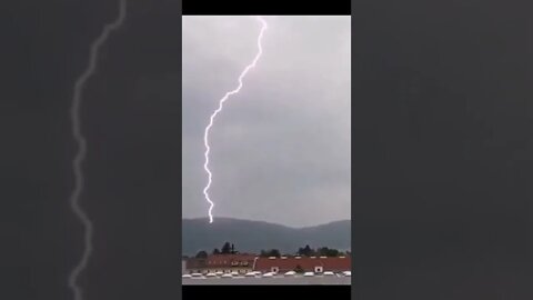 IMPACTANTE RAYO con Tormentas severas en Austria