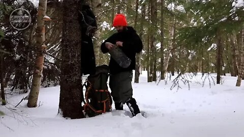 Camp in a hammock in winter 4