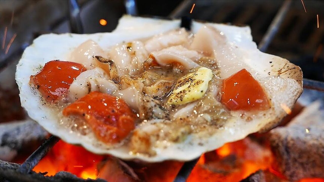 Japanese Street Food - Osaka Seafood Giant Scallops, Oysters, Sea Urchins