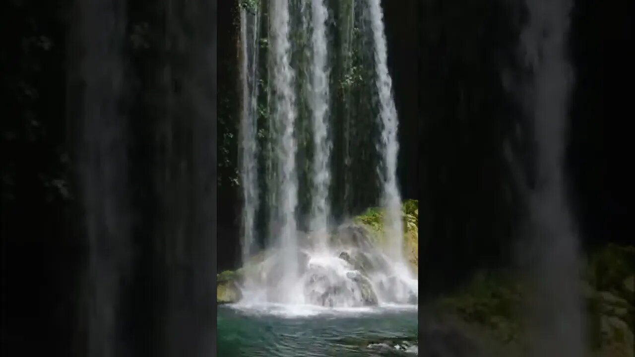 Bunyi Deruman Air Terjun Untuk Ketenangan (Relaxing Waterfall Sounds - Short HD)