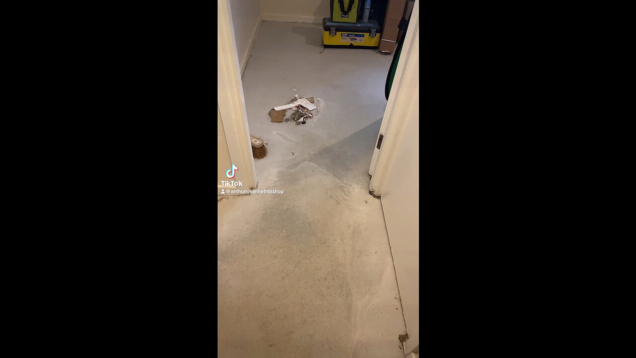 #lifeVlog #akbvlogs update on cleaning up my #Flat to put down a new #Carpet stay tuned for updates.