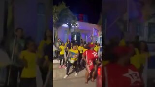 Petistas e Bolsonaristas dançando juntos