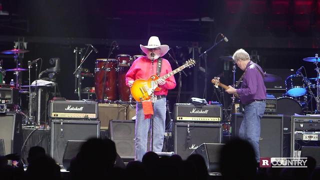 This crowd became patriotic during Charlie Daniels' speech | Rare Country