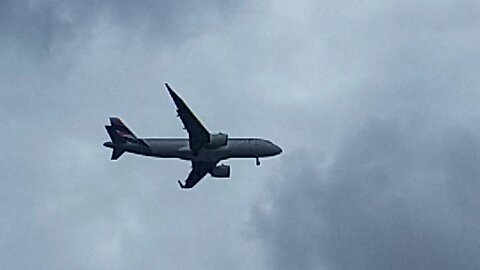 Airbus A320NEO PR-XBB vindo de São Paulo e Airbus A321NEO PR-YJA vindo de Campinas para Fortaleza