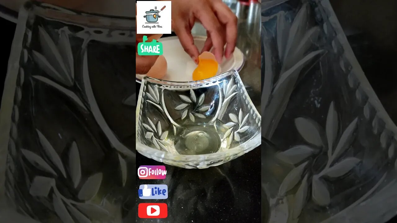 How to separate egg whites from egg yolks | egg whites | anday ki zardi ko alag krny ka tarika | tip