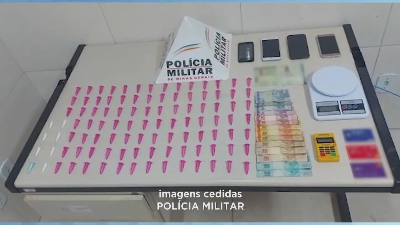 Vale do Mucuri: polícia militar apreende drogas, celular e suspeito de tráfico preso em Teófilo O