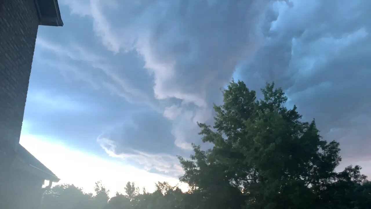 Very wild severe thunderstorm with possible tornados