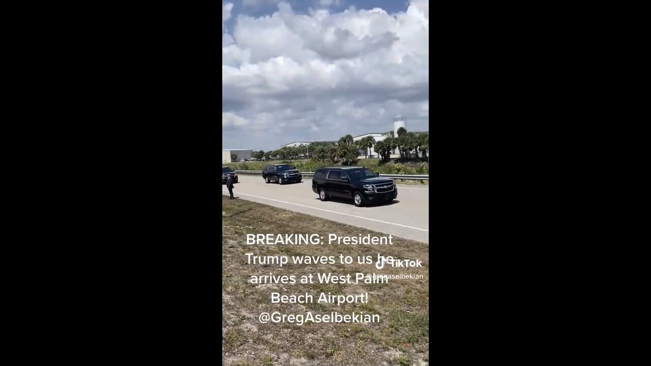 TRUMP❤️🥇ON HIS WAY TO WEST PALM BEACH AIRPORT💙🇺🇸🛫🚓🛻🚙⭐️