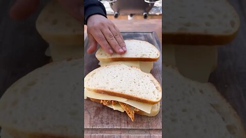 Buffalo chicken melt