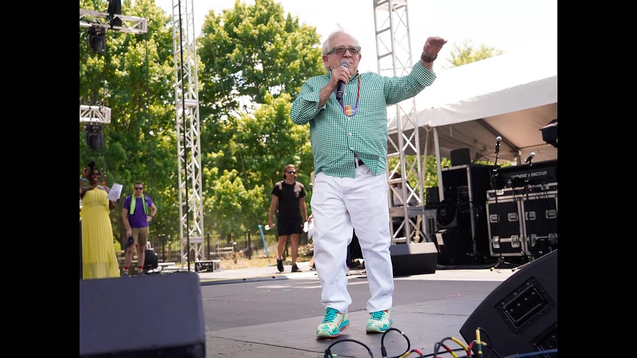 Leslie Jordan's best moments of dancing, singing and storytelling